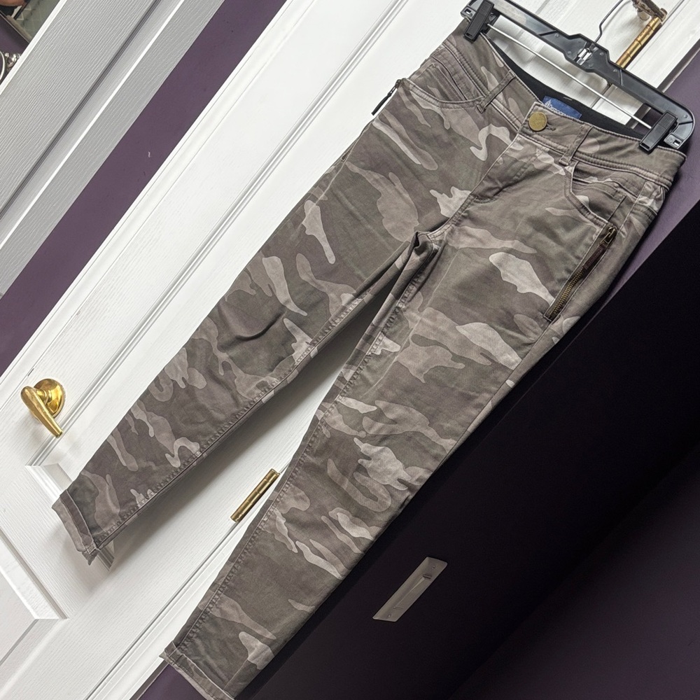 Democracy Women's Skinny Jeans in Camouflage